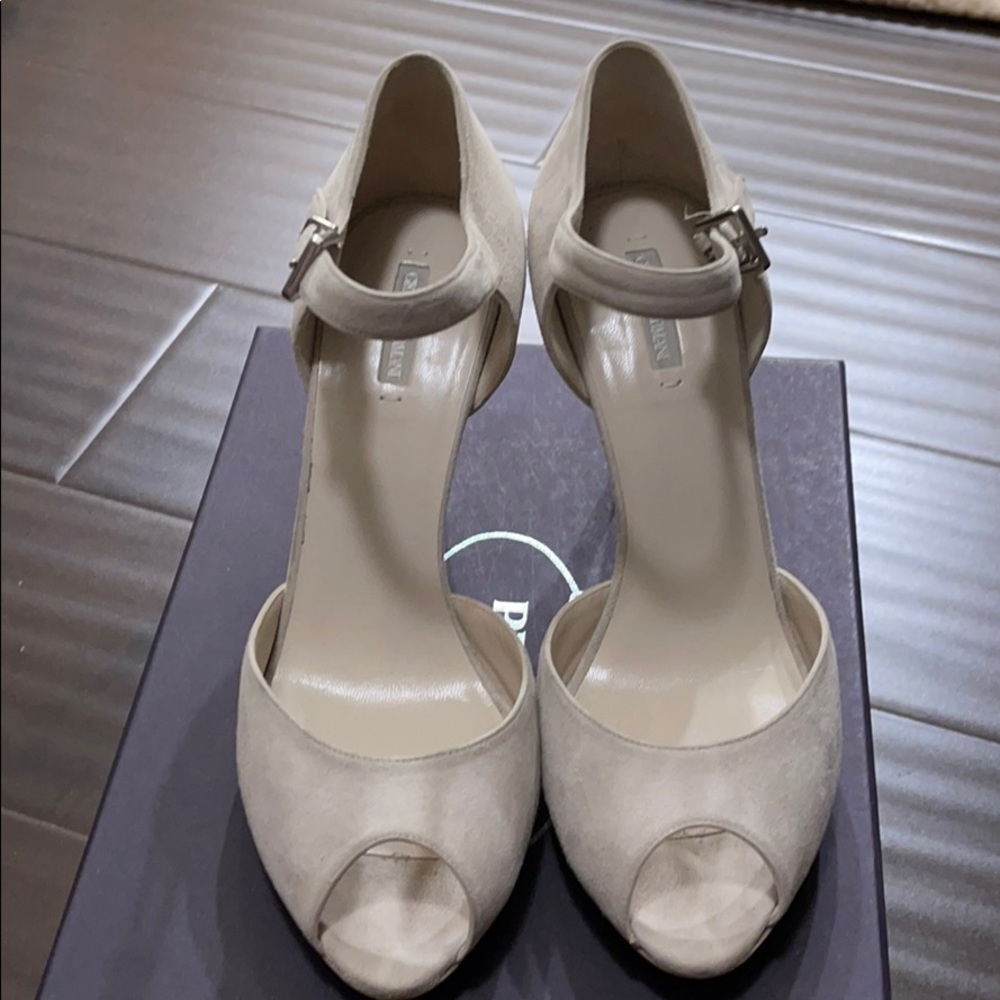 Shoe